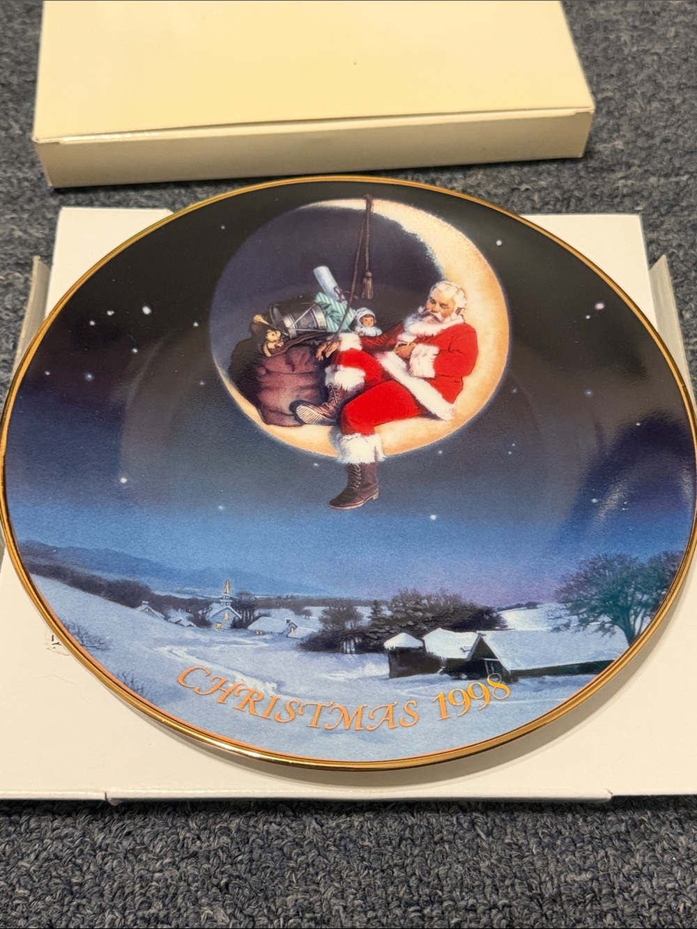 1998 Avon Santa on Moon Holiday Plate with 22k Gold Rim